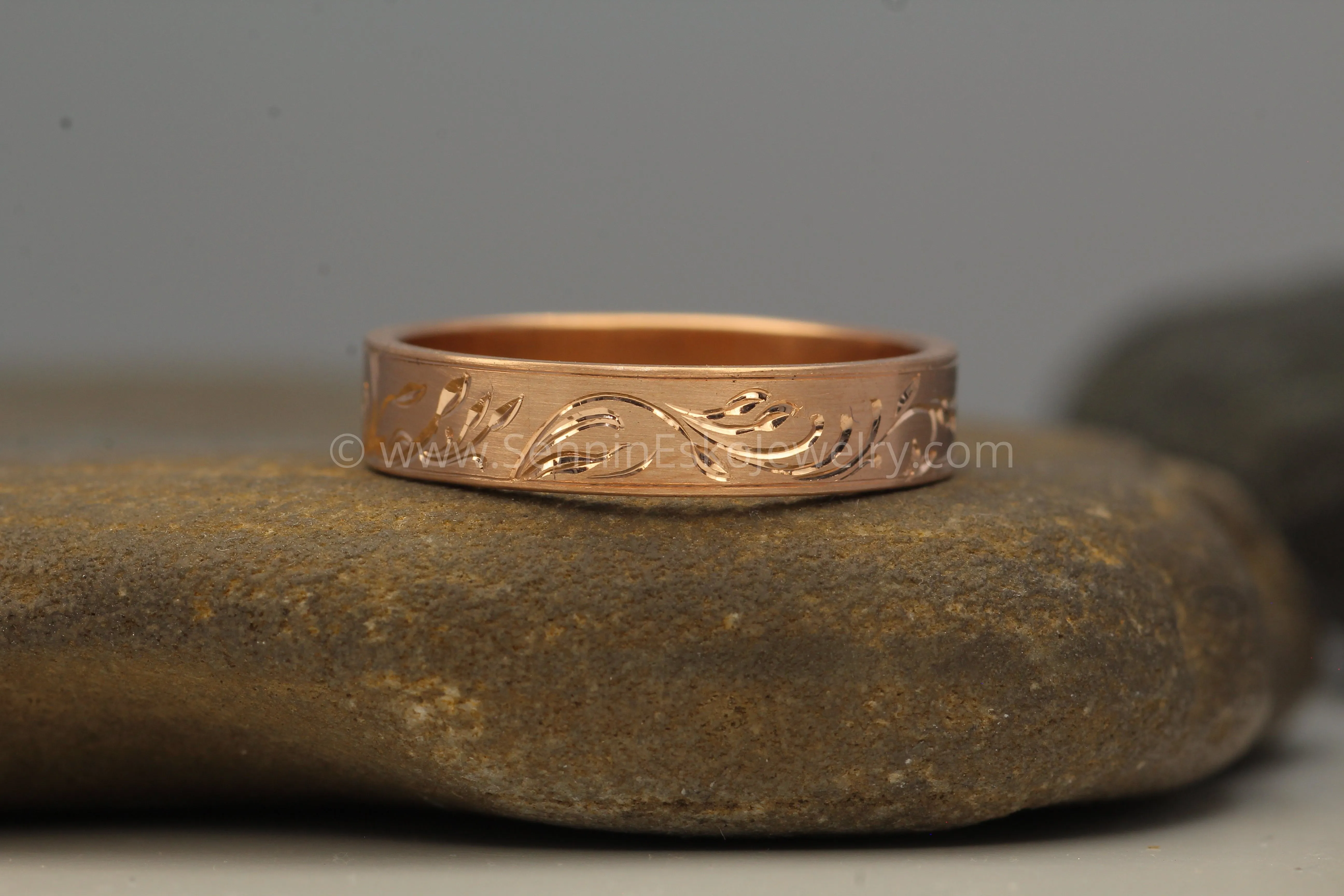 4x1mm Branches and Leaves Variation 1 14kt Yellow Gold Bright Cut Engraved Band