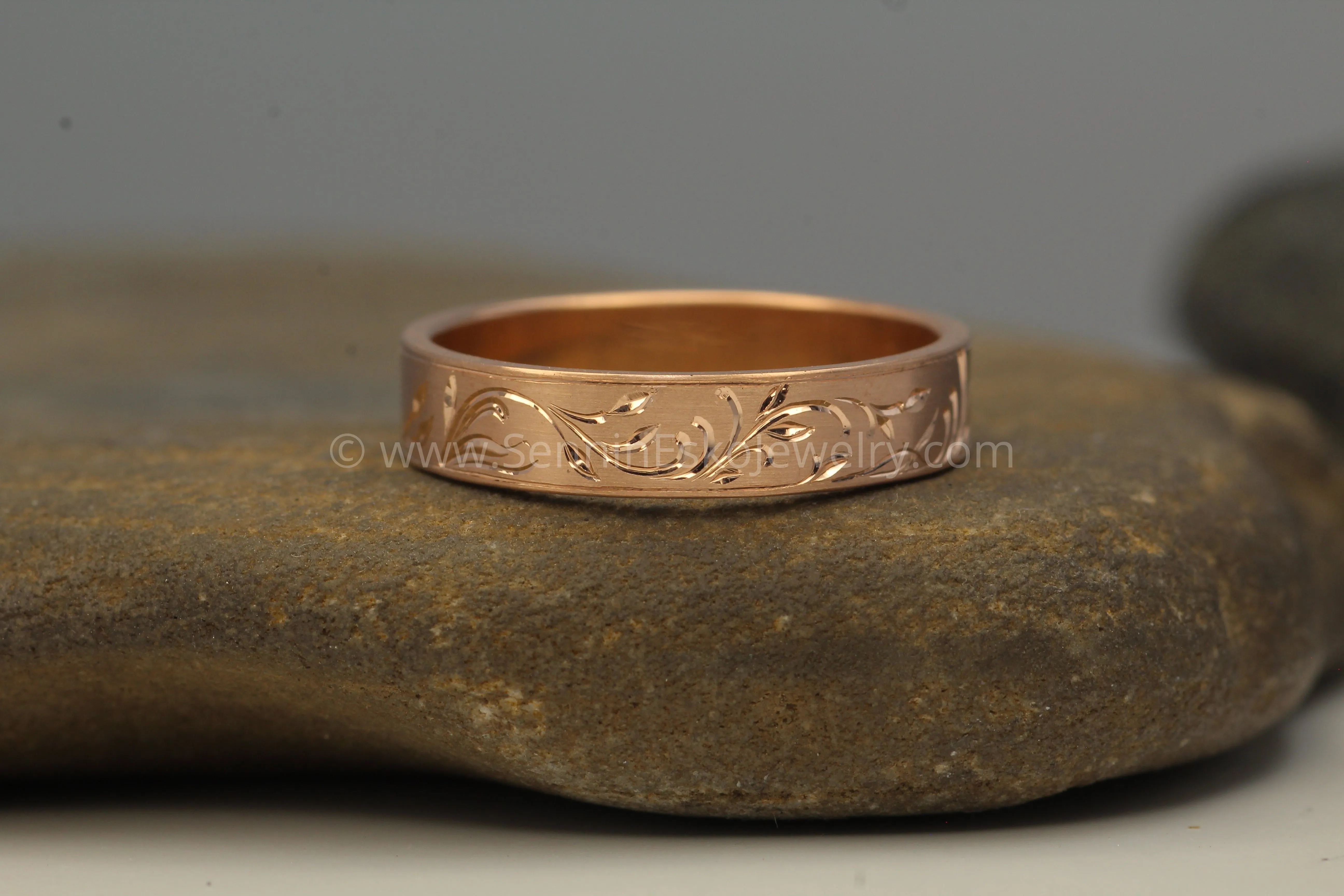 4x1mm Branches and Leaves Variation 1 14kt Yellow Gold Bright Cut Engraved Band