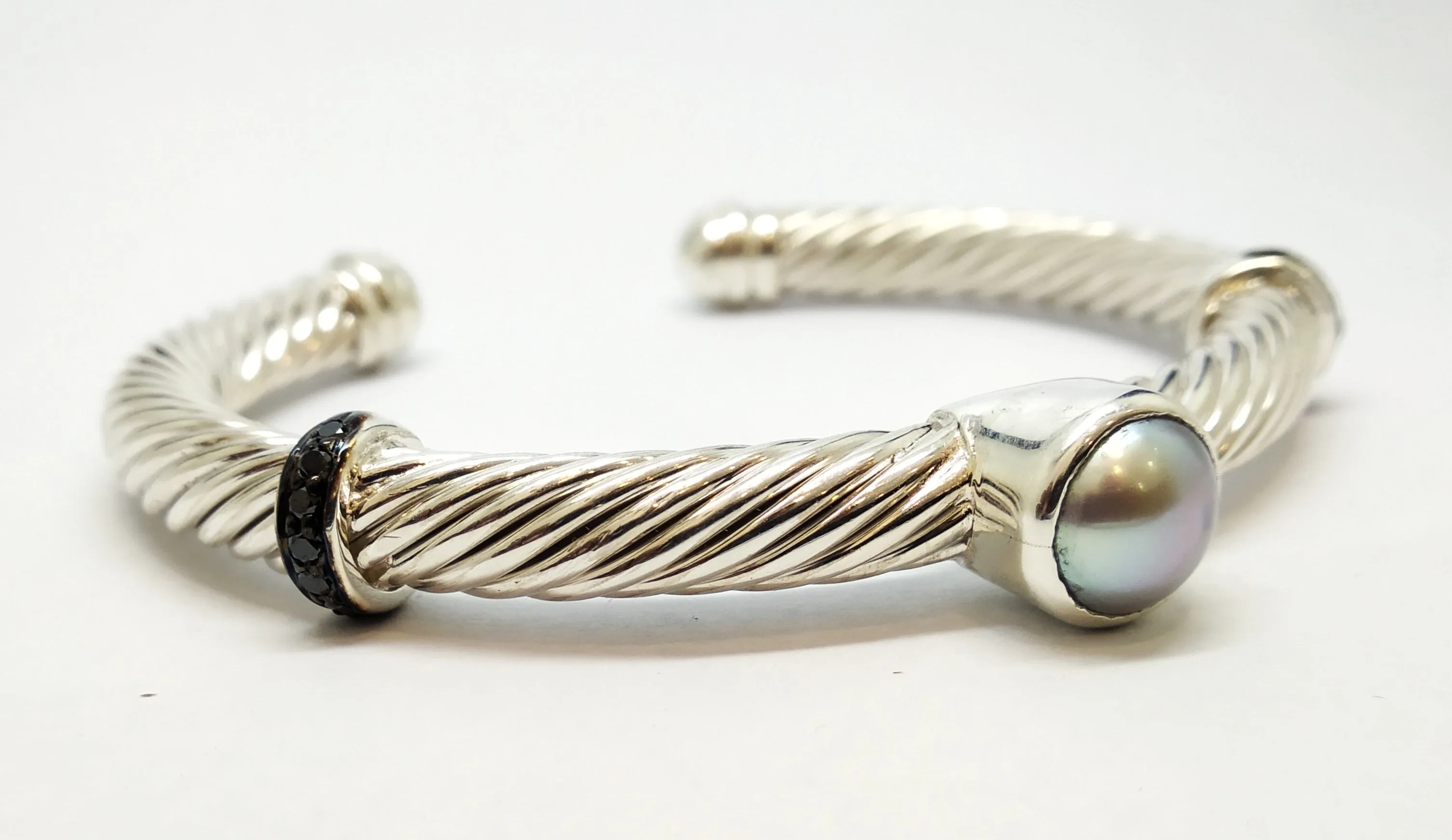 CABLE CLASSIC CUFF BRACELET WITH BLACK DIAMOND BNG-014