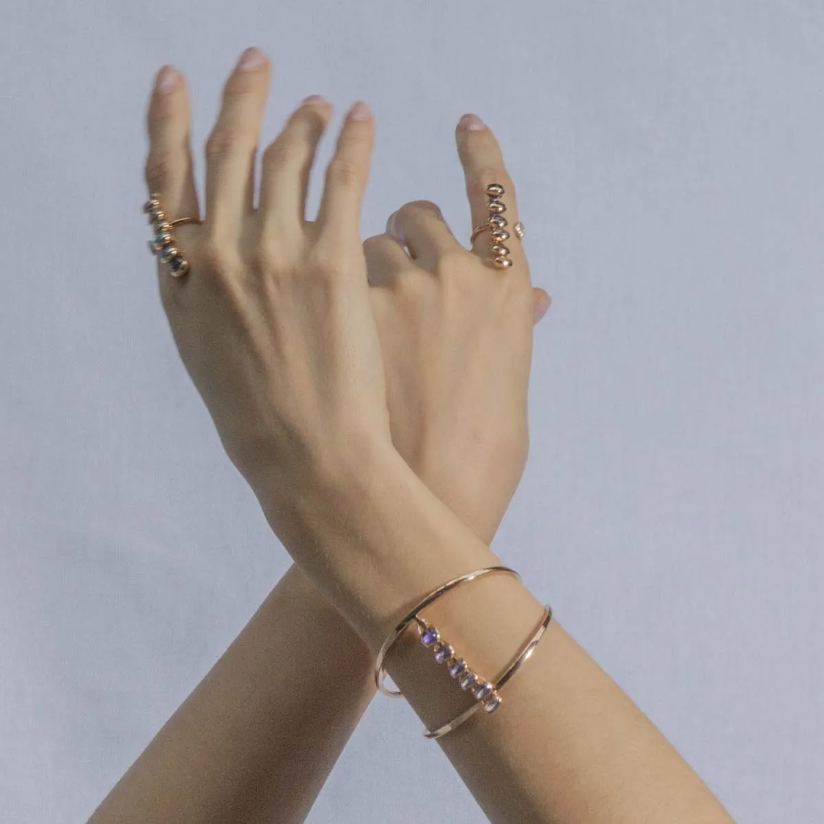 Dancing Vertical Rigid Bracelet