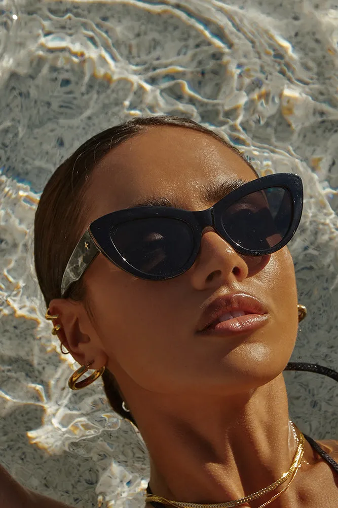 PETA   JAIN Georgina Sunglasses Black