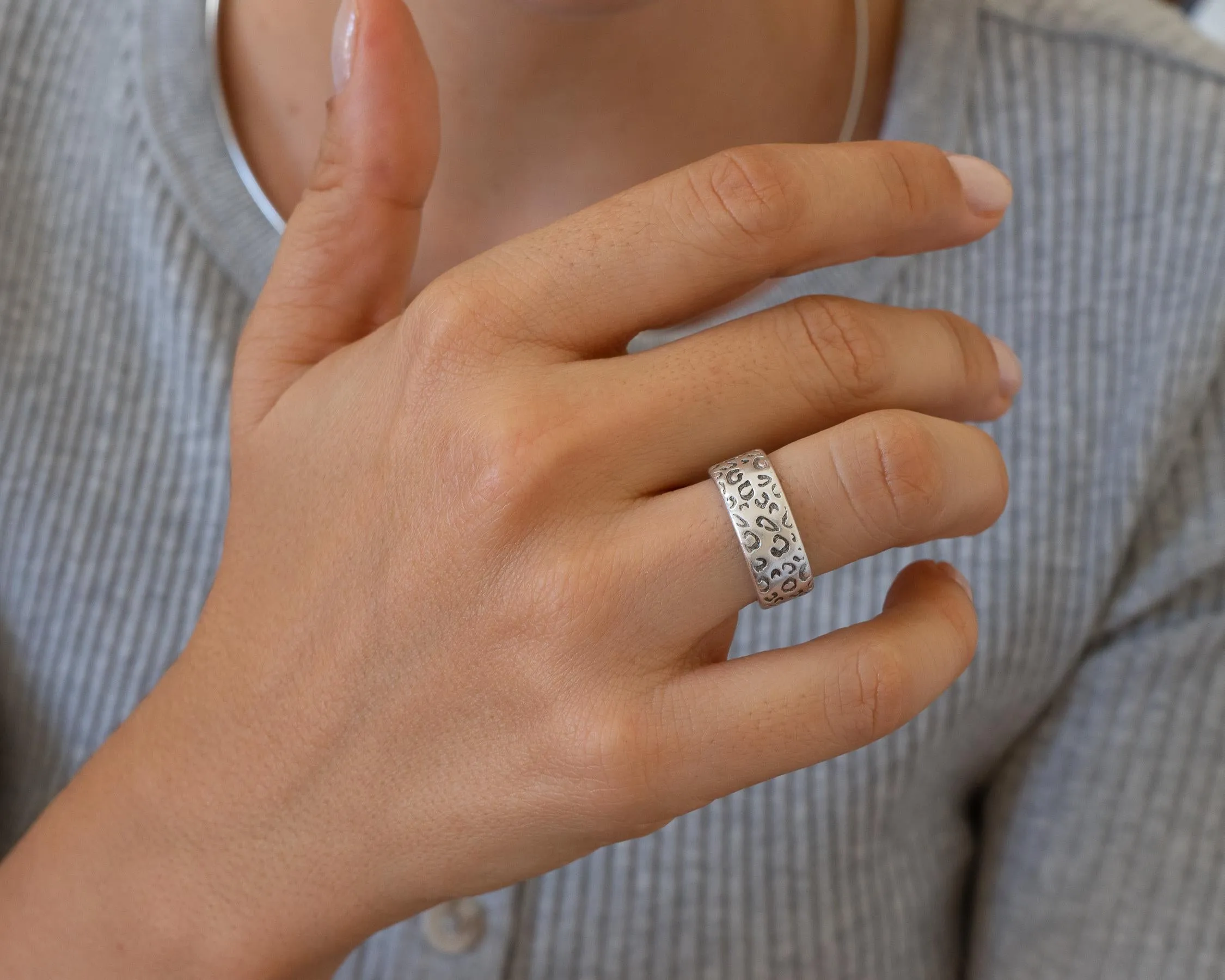 Silver Animal Print Pattern Ring