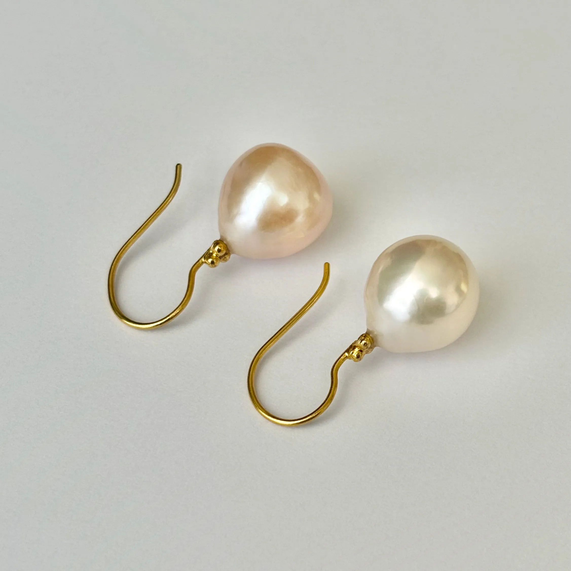 TWO TONE JAPAN KASUMI DROP PEARLS IN 18K YELLOW GOLD